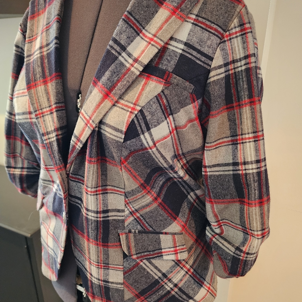 Blazer - Picture 5 of 9